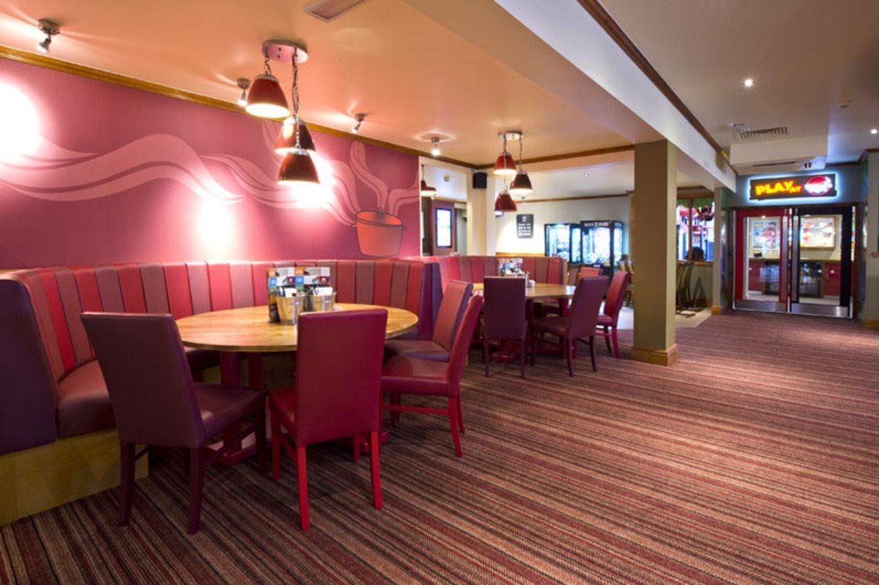 Premier Inn Newcastle Under Lyme Esterno foto