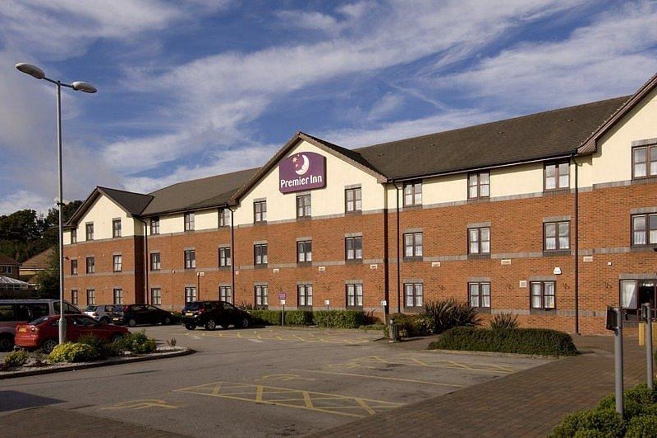 Premier Inn Newcastle Under Lyme Esterno foto