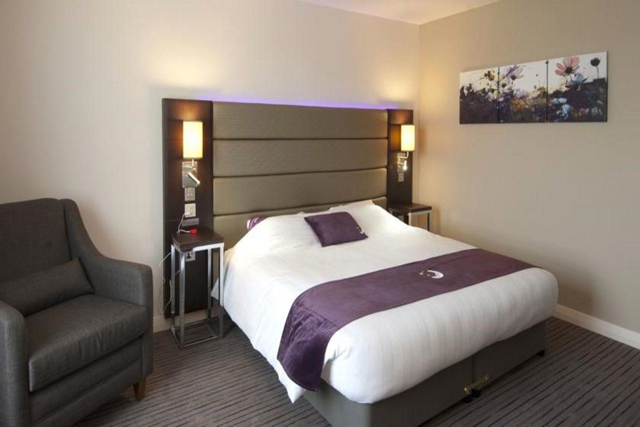 Premier Inn Newcastle Under Lyme Esterno foto