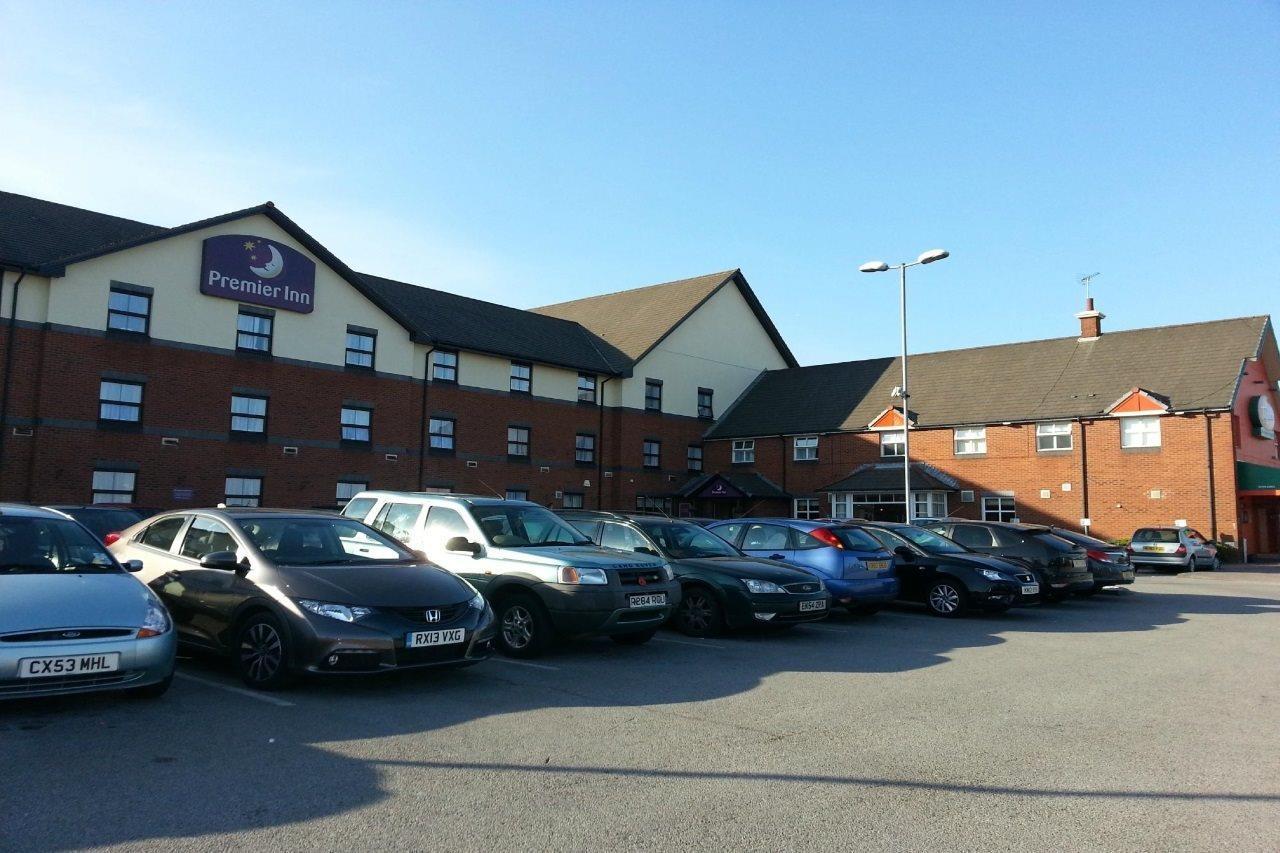 Premier Inn Newcastle Under Lyme Esterno foto