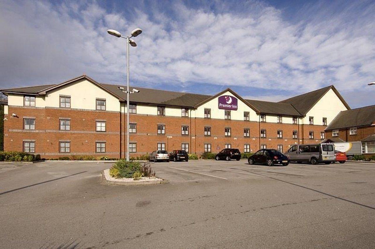 Premier Inn Newcastle Under Lyme Esterno foto