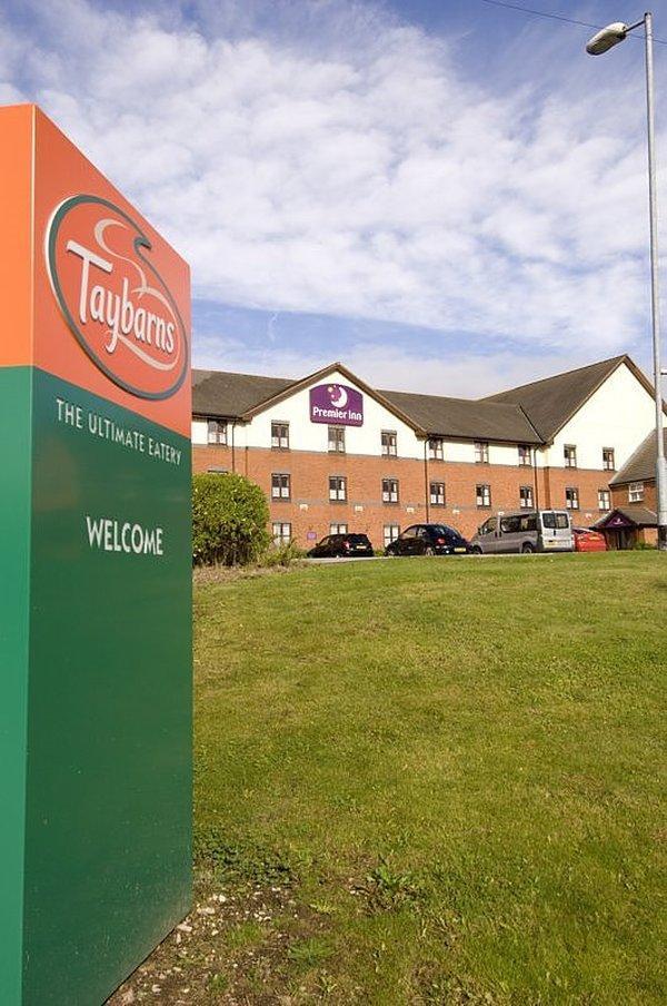 Premier Inn Newcastle Under Lyme Esterno foto