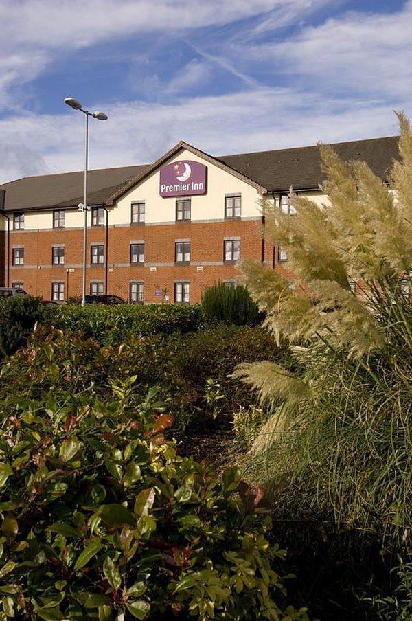 Premier Inn Newcastle Under Lyme Esterno foto